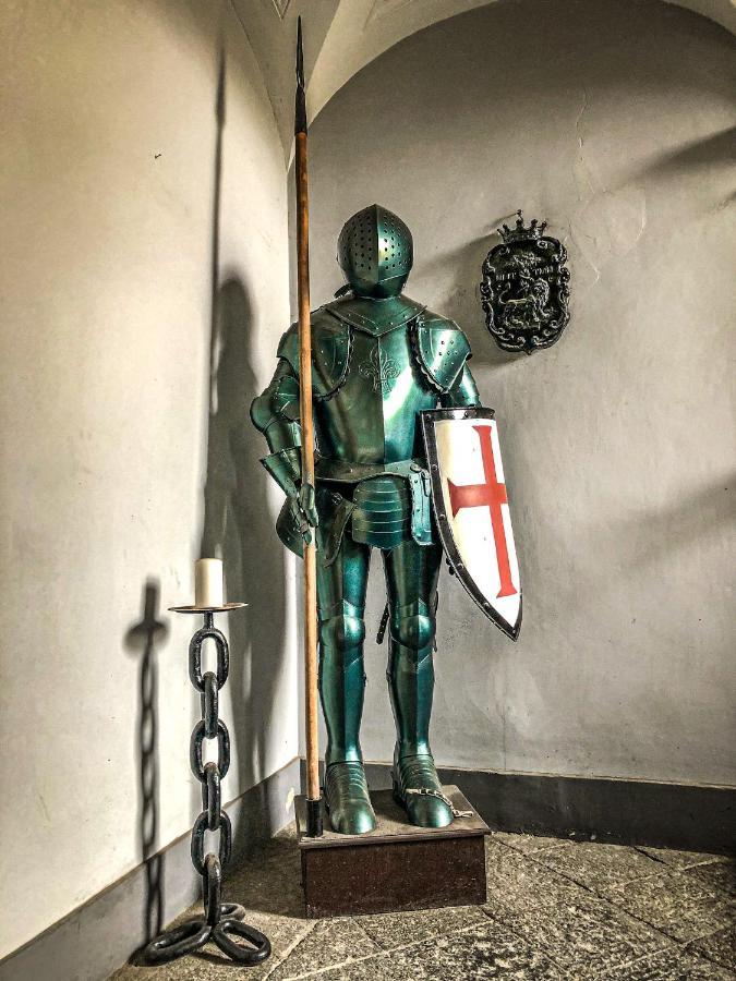 Palazzo Capece *